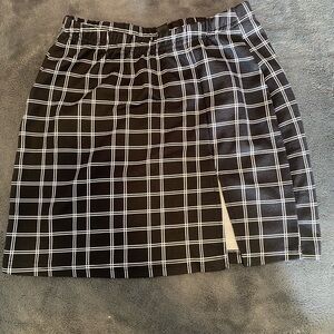 SHEIN Black and White Pencil Mini Skirt with Slit